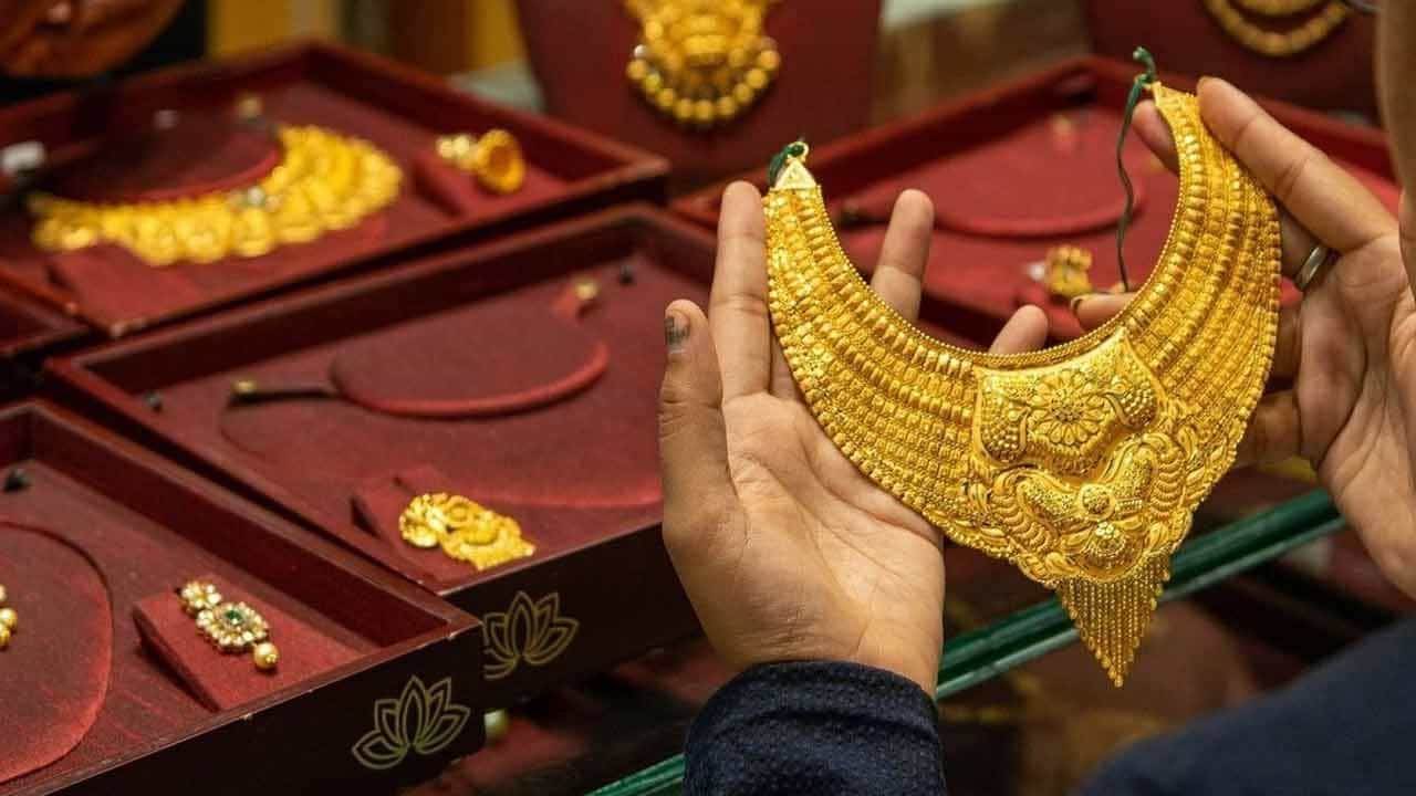 Gold Price: బంగారం ధర రూ.1 లక్ష అవుతుందా? లేదా 55 వేలకు దిగి వస్తుందా? నిపుణులు ఏంటున్నారు?