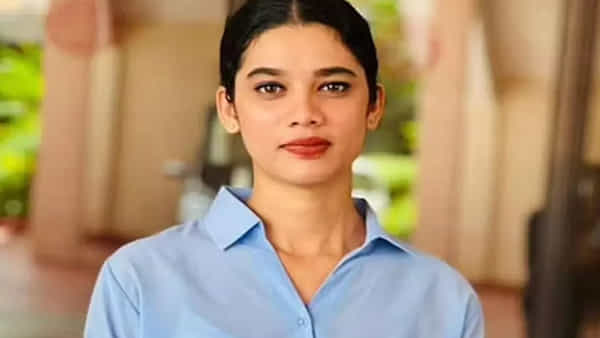 Success Story: నేటి యువతకు స్పూర్తి ఈ యువతి.. కేరళ తొలి ఆదివాసీ ఎయిర్ హోస్టెస్ గోపిక గురించి తెలుసా..