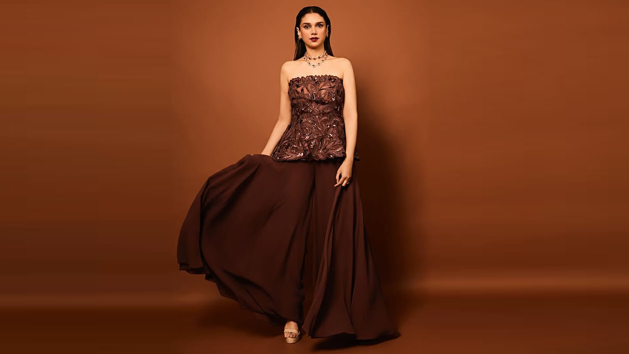 ఈ వయ్యారి హిందూ, ముస్లిం, బౌద్ధ మతలను విశ్వసిస్తుంది. కొంకణి, తెలుగు, కన్నడ, ఉర్దూ భాషలు మాట్లాడగలదు.ఈ ముద్దుగుమ్మ తండ్రి అహ్సాన్ హైదరీ ఒకప్పటి హైదరాబాద్ రాష్ట్ర ప్రధాన మంత్రి మహమ్మద్ అక్బర్ నాజర్ అలీ హైదరీ మనవడు.