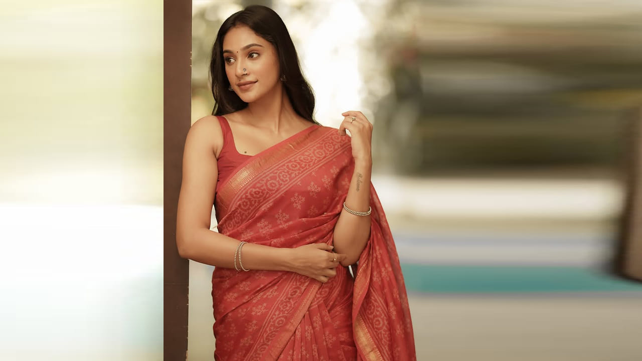 2022లో కోలీవుడ్ యాక్షన్ థ్రిల్లర్ DSPతో విజయ్ సేతుపతికి సరసన కథానాయకిగా చలనచిత్ర అరంగేట్రం చేసింది ఈ భామ. 2023లో రవితేజ హీరోగా చేసిన టైగర్ నాగేశ్వరరావులో జయవాణి అనే ఓ వేశ్య పాత్రతో తెలుగులో తొలిసారి నటించింది.