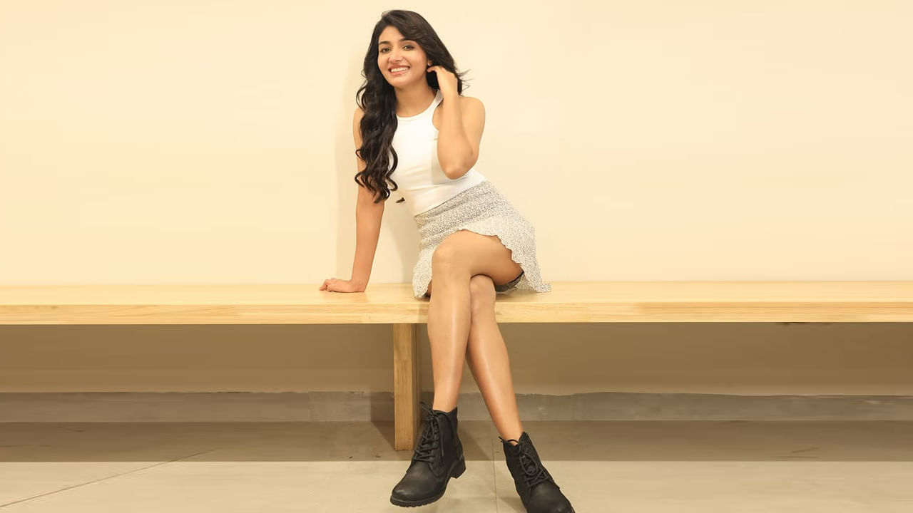 2016లో పట్టతారి అనే తమిళ చిత్రంలో కథానాయకిగా చలన చిత్రం అరంగేట్రం చేసింది. 2020లో బిగ్ బ్రదర్ సినిమాతో తొలిసారి మలయాళంలో మెప్పించింది. 2022లో క్రేజీ ఫెలో అనే చిత్రంతో తెలుగు తెరకు పరిచయం అయింది.