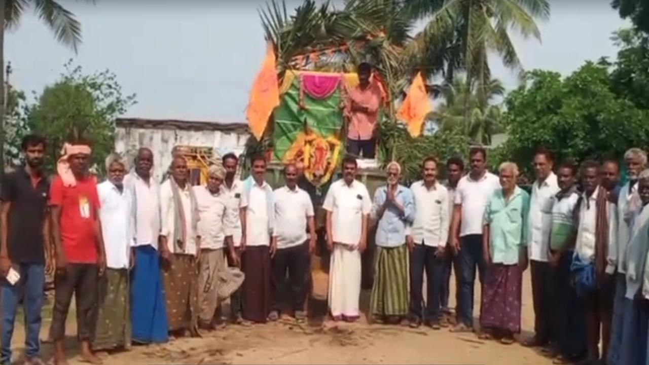ఆంబోతు మృతితో తల్లడిల్లిన గ్రామం.. ఊరంతా కదిలి.. కన్నీటి పర్యంతం!