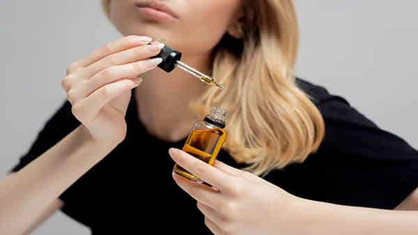 Hair Care Tips: జుట్టు రాలడం తగ్గి ఒత్తుగా పెరగాలా.. ఈ నూనెలతో మీ హెయిర్ గ్రోత్ ఖాయం..!
