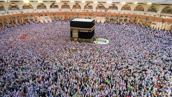 Hajj 2025: హజ్ యాత్ర వేళ సౌదీ అరేబియా సంచలన నిర్ణయం.. భారత్, పాక్ సహా 14 దేశాలపై వీసా బ్యాన్..