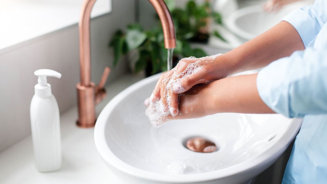 అలర్ట్: ఈ వస్తువులను తాకితే వెంటనే చేతులు కడగాలట..! వీటిని లైట్ గా తీసుకోకండి చాలా డేంజర్..!