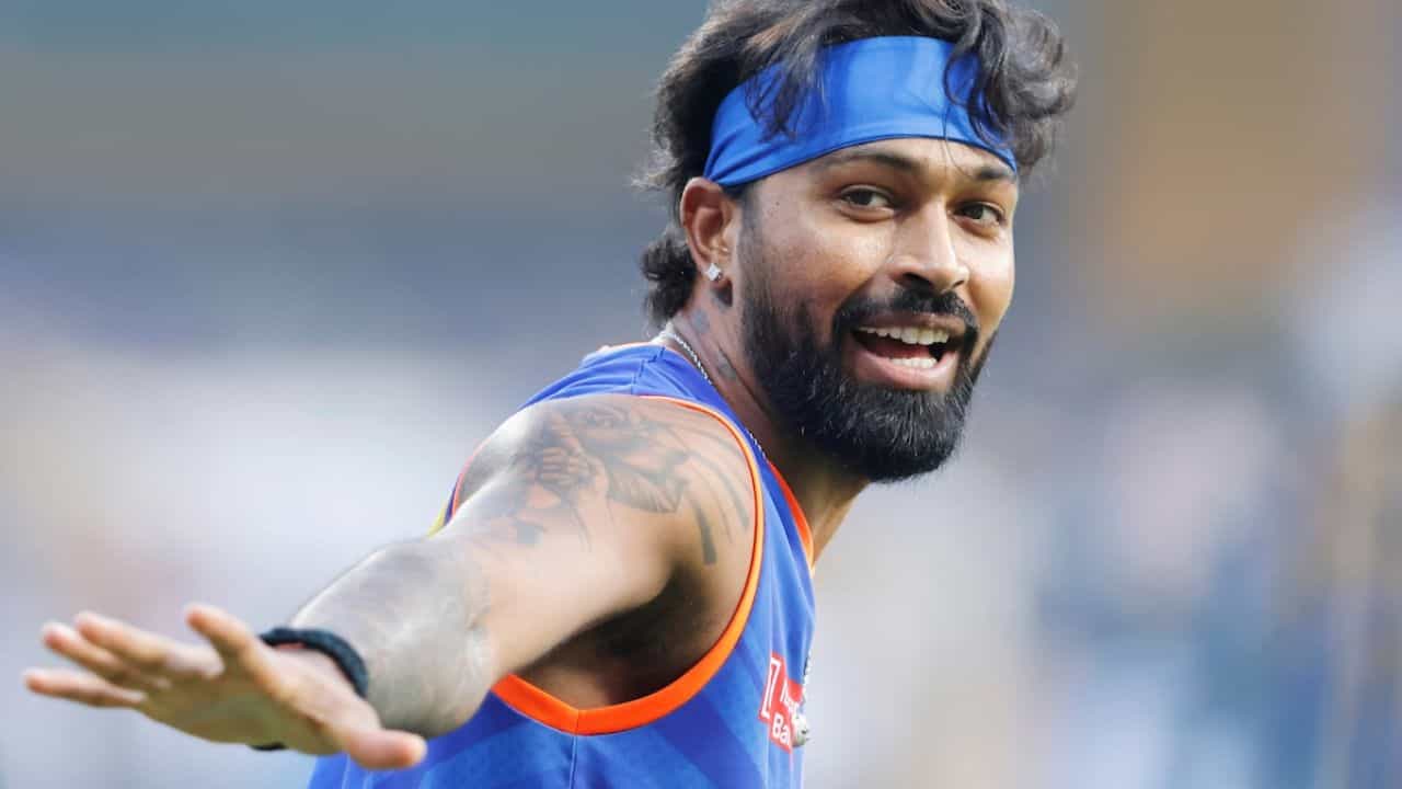 ముంబై ఇండియన్స్ (MI) కెప్టెన్ హార్దిక్ పాండ్యా 168.75 స్ట్రైక్ రేట్‌తో బ్యాటింగ్ చేశాడు. నాలుగు మ్యాచ్‌లకుగాను మూడు ఇన్నింగ్స్‌లలో పాండ్యా 81 పరుగులు చేశాడు. పాండ్యా బ్యాట్ నుంచి 6 ఫోర్లు, 5 సిక్సర్లు వచ్చాయి. 