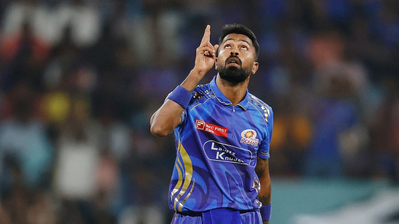 ఇండియన్ ప్రీమియర్ లీగ్ సీజన్ 18లో ముంబై ఇండియన్స్ ఆడిన నాలుగు మ్యాచ్ల్లో మూడింటిలో ఓడిపోయింది. KKRతో జరిగిన మూడో మ్యాచ్లో గెలిచిన ముంబై.. లక్నో సూపర్ జెయింట్స్తో శుక్రవారం జరిగిన నాలుగో మ్యాచ్లో ఓటమి పాలైంది.