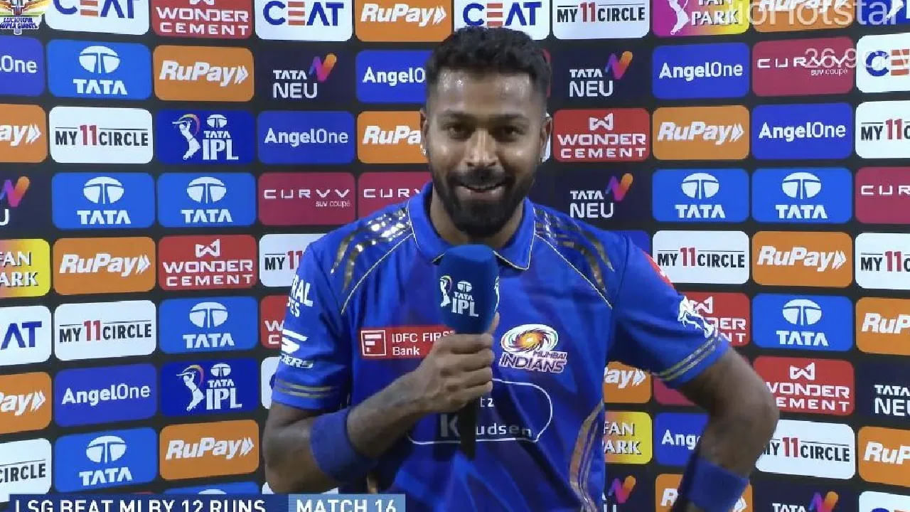 ఇంటర్వ్యూలో పాండ్యా తన భావోద్వేగాలను అణచుకుంటూ ప్రశ్నలకు సమాధానమిచ్చాడు. కానీ, ఇంటర్వ్యూ ముగిసిన తర్వాత మాత్రం తన బాధను కంట్రోల్ చేసుకోలేకపోయాడు. దూరంగా నిలబడి, ముఖం కిందకి దించుకుని, కన్నీళ్లను అదుపు చేసుకోవడానికి ప్రయత్నిస్తున్నట్లు కనిపించాడు. పాండ్యా భావోద్వేగానికి గురైన ఫోటోలు ఇప్పుడు సోషల్ మీడియాలో వైరల్ గా మారింది.