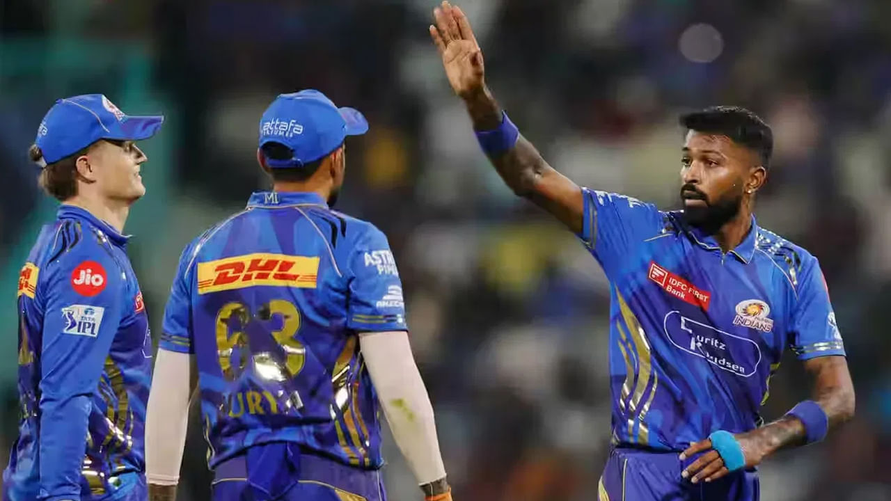 గత సీజన్ నుంచి ఇప్పటివరకు 17 మ్యాచ్ల్లో ముంబై ఇండియన్స్కు నాయకత్వం వహించిన హార్దిక్ పాండ్యా కేవలం 5 మ్యాచ్ల్లోనే విజయాన్ని రుచి చూశాడు. మిగిలిన 12 మ్యాచ్ల్లోనూ ముంబై ఓడిపోయింది. ఈ పరాజయాల కారణంగా హార్దిక్ పాండ్యా నిరాశలో ఉన్నట్లు కనిపిస్తున్నాడు.