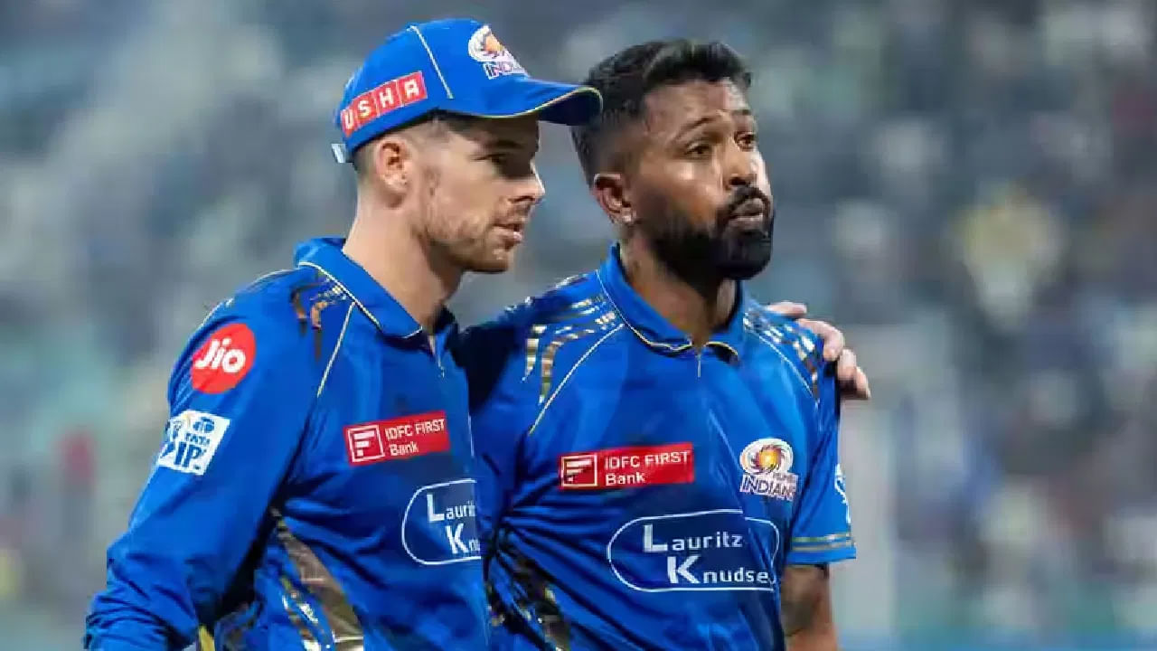 ప్రస్తుతం 4 మ్యాచ్లు పూర్తి చేసుకున్న ముంబై ఇండియన్స్, లీగ్ దశలో ఇంకా 10 మ్యాచ్లు ఆడాల్సి ఉంది. తదుపరి మ్యాచ్ సొంత గ్రౌండ్ వాంఖడేలో జరుగనుంది. ఏప్రిల్ 7న జరిగే ఈ మ్యాచ్లో ముంబై ఇండియన్స్, రాయల్ ఛాలెంజర్స్ బెంగళూరుతో తలపడనుంది. ఆ మ్యాచ్లోనూ ఓడితే.. ముంబై ప్లే ఆఫ్ ఆశలు మరింత క్లిష్టం అవుతాయి.