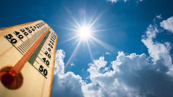 Heat Waves: దేశంలో వడగాలుల మంట.. రాష్ట్రాలకు IMD వార్నింగ్.. తెలంగాణాలో 21 జిల్లాలకు ఆరెంజ్ అలర్ట్