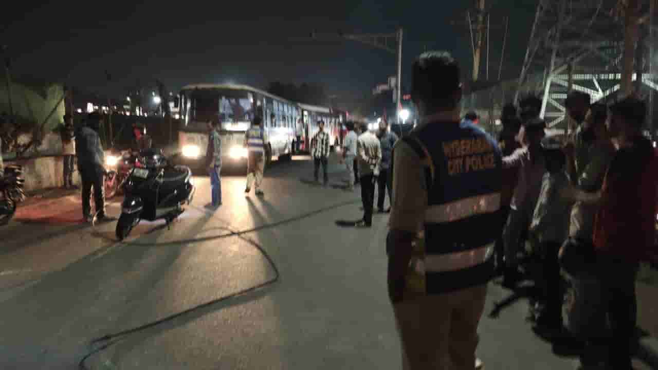 Hyderabad: నగరం నడిబొడ్డున తెగిపడ్డ విద్యుత్ హైటెన్షన్ వైరు.. తృటిలో తప్పిన భారీ ప్రమాదం..!