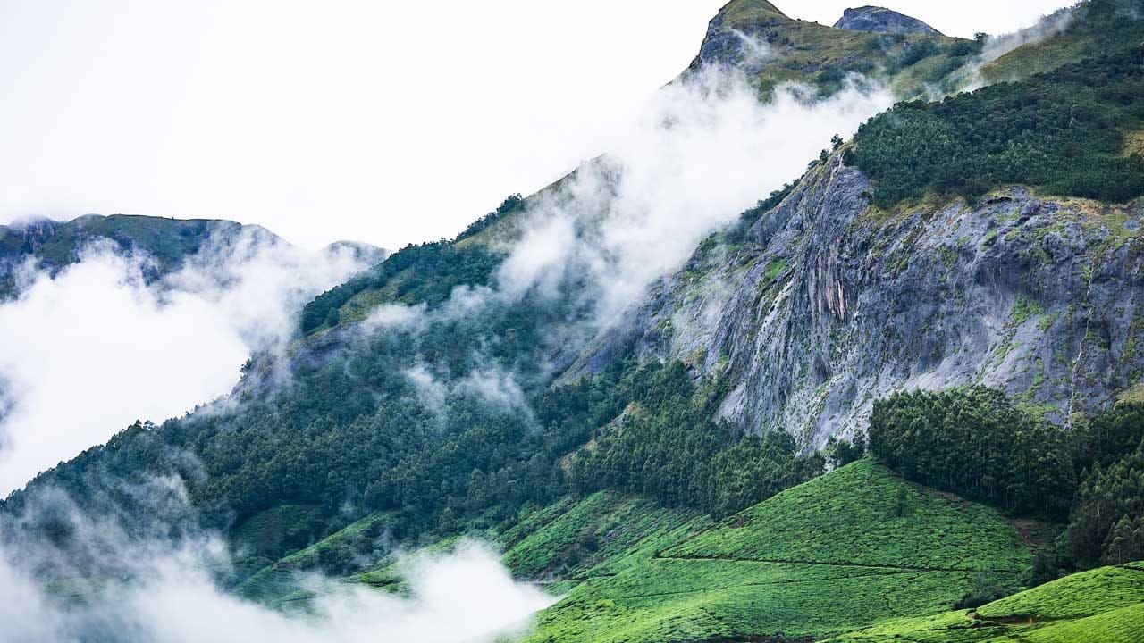 తీర్ధన్ వ్యాలీ హిమాచల్ ప్రదేశ్‌లో ఉన్న మంచి పర్యాటక ప్రదేశం.ఇది కులు జిల్లాలోఉంది. ఇక్కడికి ఎంతో మంది పర్యాటకులు వచ్చి వెళ్తుంటారు. అందమైన నదులు, సరస్సులు, పచ్చని పచ్చిక బయళ్లు, పచ్చని పొలాలు చూడటానికి చాలా బాగుంటాయి.