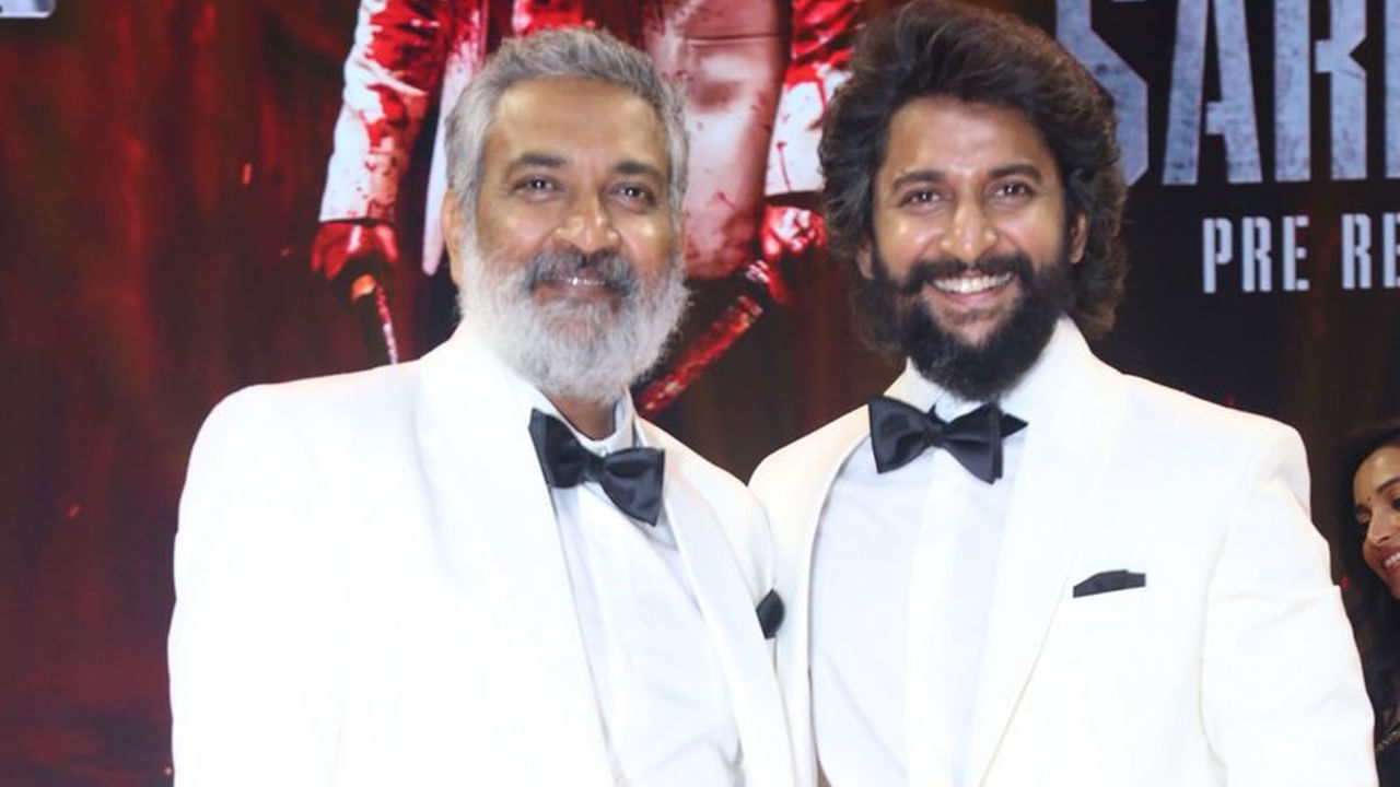 హిట్ 3 వేదికపై మరోసారి తన డ్రీమ్ ప్రాజెక్ట్‌ గురించి మాట్లాడారు రాజమౌళి. మహాభారతంలో నాని చేయబోయే క్యారెక్టర్‌ గురించి యాంకర్ అడిగిన ప్రశ్నకు సమాధానంగా నాని పక్కాగా ఆ సినిమాలో కనిపించబోతున్నారంటూ క్లారిటీ ఇచ్చారు. దీంతో మరోసారి జక్కన్న మహాభారతం గురించి ఇండస్ట్రీ సర్కిల్స్‌లో చర్చ మొదలైంది.