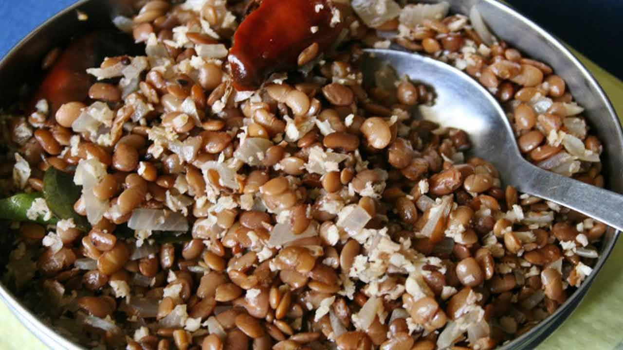 కిడ్నీ సమస్యల నుంచి ఉపశమనం కల్పించడంలో ఉలవలు దోహదపడతాయి. వీటిలోని పోషకాలు కిడ్నీలో రాళ్లు ఏర్పడకుండా రక్షిస్తాయి. రక్తనాళాల్లో పేరుకుపోయిన చెడు కొవ్వును కరిగించడంలో ఉలవలు సహాయపడతాయి. తద్వారా గుండెకు రక్తసరఫరా మెరుగుపడుతుంది. హృదయ సంబంధ సమస్యలు రాకుండా ఉంటాయి. 