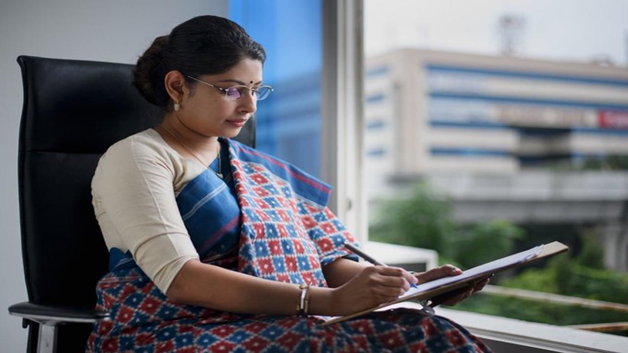 ‘నాలాగా రెండు వేల మంది రీపోస్టు చేశారు.. వాళ్లందరిపైనా చర్యలు ఉంటాయా..?: స్మితా సబర్వాల్