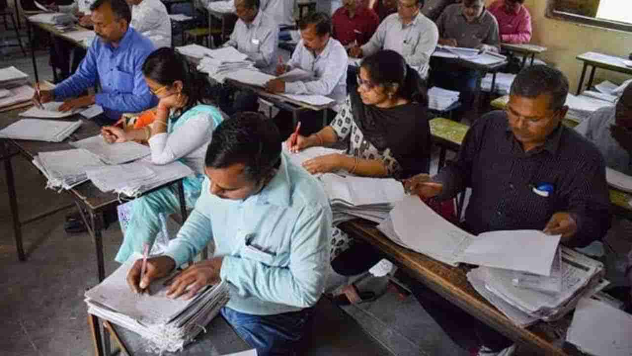 Inter Paper Evaluation 2025: హడావుడిగా ఇంటర్‌ మూల్యాంకనం ఎందుకో..? ఒక్కో ఎగ్జామినర్‌కు రోజుకు 45 నుంచి 60 వరకు అందజేత!