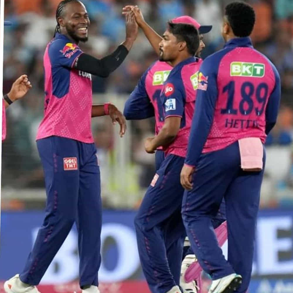 మహేంద్ర సింగ్ ధోని, కర్ణ్ శర్మ, జోఫ్రా ఆర్చర్, నితీష్ రాణా, శ్రేయాస్ అయ్యర్, క్వింటన్ డికాక్, యుజ్వేంద్ర చాహల్ ఈ లిస్టులో ఉన్నారు. విజయాల్లో కీలక పాత్ర పోషించి వరుసగా ప్లేయర్ ఆఫ్ ది మ్యాచ్ అవార్డులు దక్కించుకున్నారు.