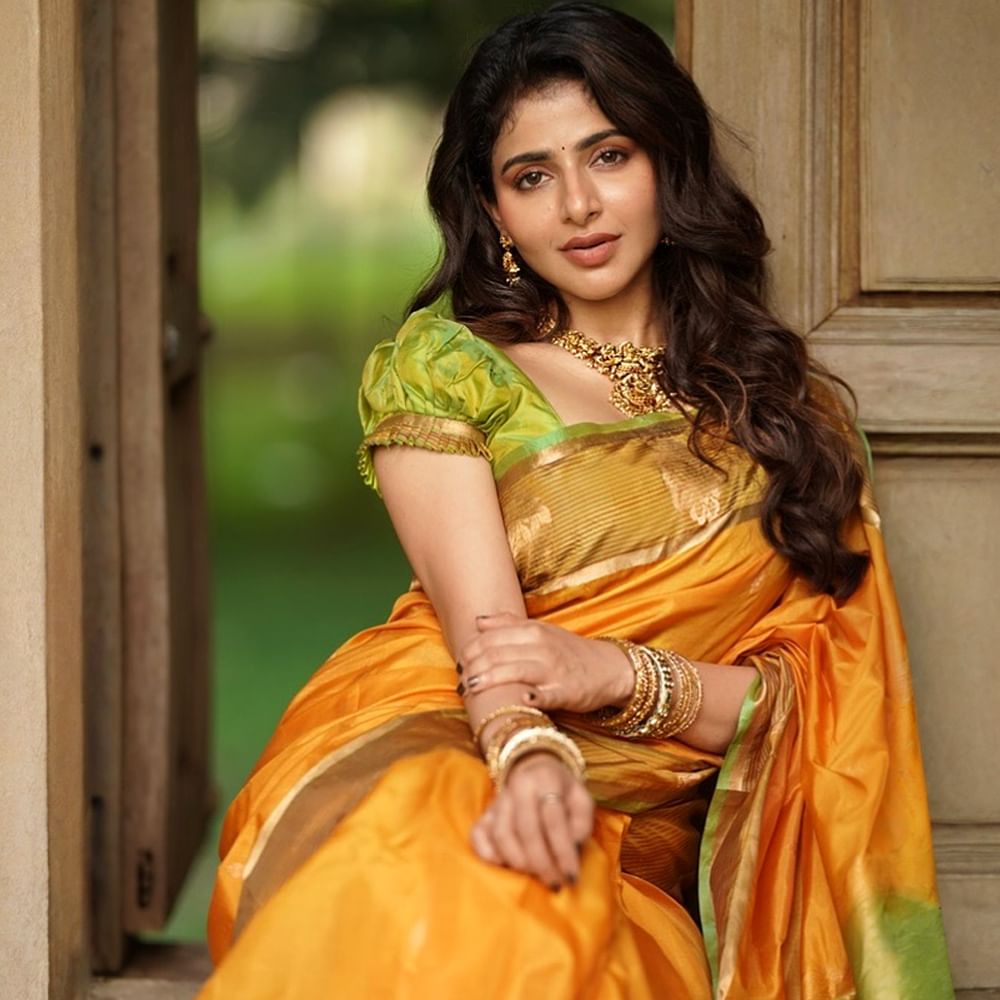 ఐశ్వర్యా సినిమాలతో పాటు కొన్ని షార్ట్ ఫిల్మ్లలోనూ నటించింది. అలాగే థియేటర్లో కూడా పనిచేసింది. ఐశ్వర్యా మీనన్ సోషల్ మీడియాలో యాక్టివ్గా ఉంటూ, తన అభిమానులను ఆకట్టుకుంటుంది. ఈ చిన్నదాని ఫోటోలు వైరల్ అవుతుంది.