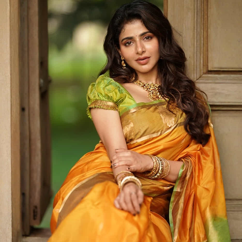 ఐశ్వర్యా సినిమాలతో పాటు కొన్ని షార్ట్ ఫిల్మ్లలోనూ నటించింది. అలాగే థియేటర్లో కూడా పనిచేసింది. ఐశ్వర్యా మీనన్ సోషల్ మీడియాలో యాక్టివ్గా ఉంటూ, తన అభిమానులను ఆకట్టుకుంటుంది. ఈ చిన్నదాని ఫోటోలు వైరల్ అవుతుంది.