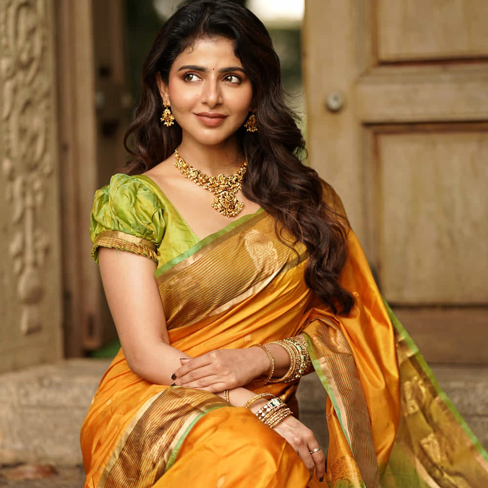 ఐశ్వర్యా తన నటనా జీవితాన్ని 2012లో కన్నడ చిత్రం దాసవాళాతో మొదలుపెట్టింది. అయితే, ఆమెకు గుర్తింపు తెచ్చిన చిత్రం 2013లో విడుదలైన తమిళ చిత్రం తమిళ్పడం 2.0. తెలుగులో ఈ ముద్దుగుమ్మ నా రాఖీ కథ అనే సినిమాతో కెరీర్ మొదలుపెట్టింది.