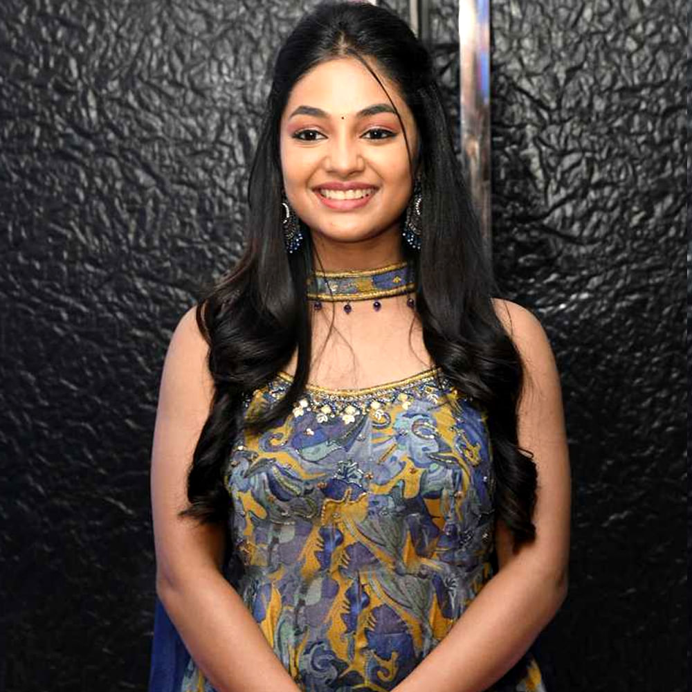 బాల నటిగా మలయాళ చిత్రాల్లో ఈ అమ్మడి కెరీర్ మొదలైంది. 2012లో "మాస్టర్స్"లో సహాయ పాత్రతో  మొదలుపెట్టింది. ఆ తర్వాత "రాణి పద్మిని" (2015), "అనురాగ కరిక్కిన్ వెళ్ళం" (2016)లో నటించింది.