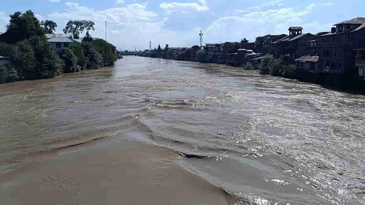 ఆకస్మికంగా పెరిగిన జీలం నది నీటిమట్టం.. దిగువకు నీటి విడుదల!