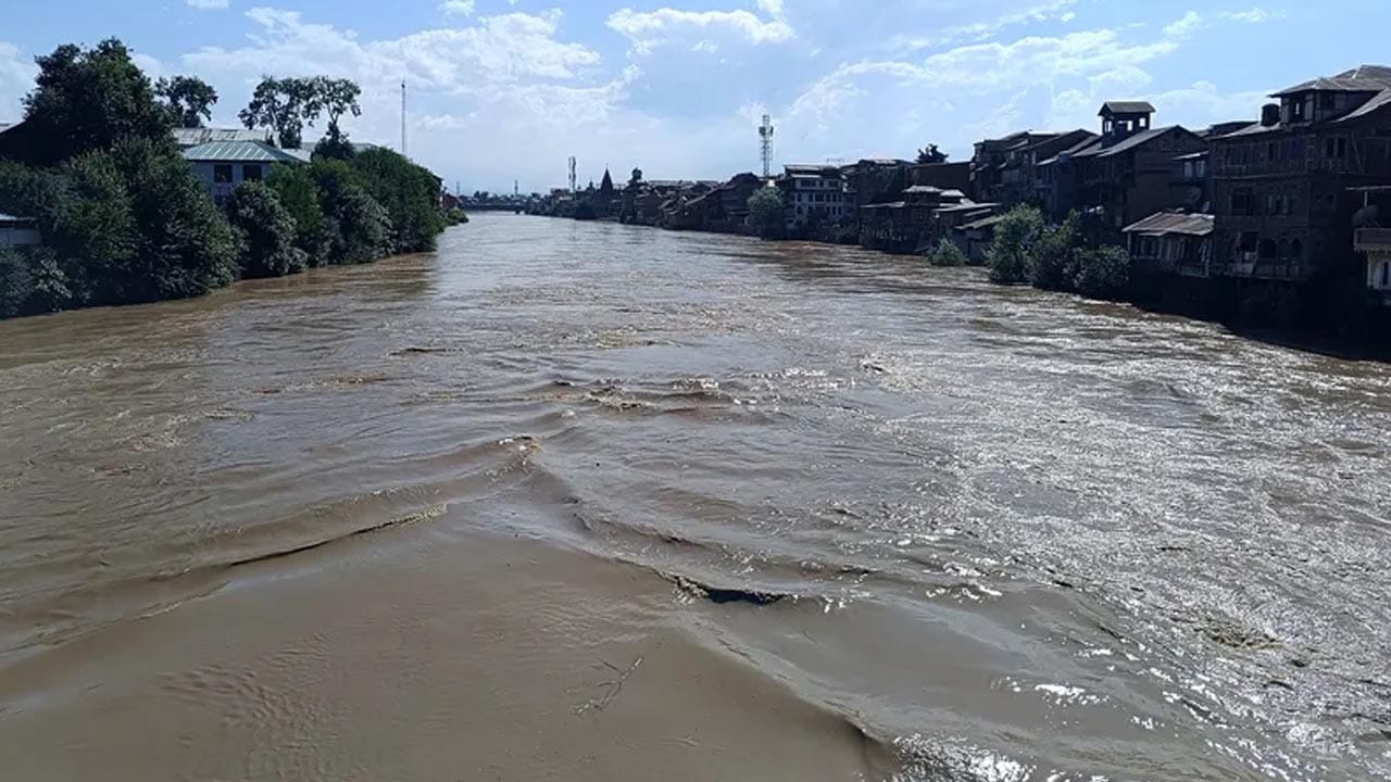ఆకస్మికంగా పెరిగిన జీలం నది నీటిమట్టం.. దిగువకు నీటి విడుదల!