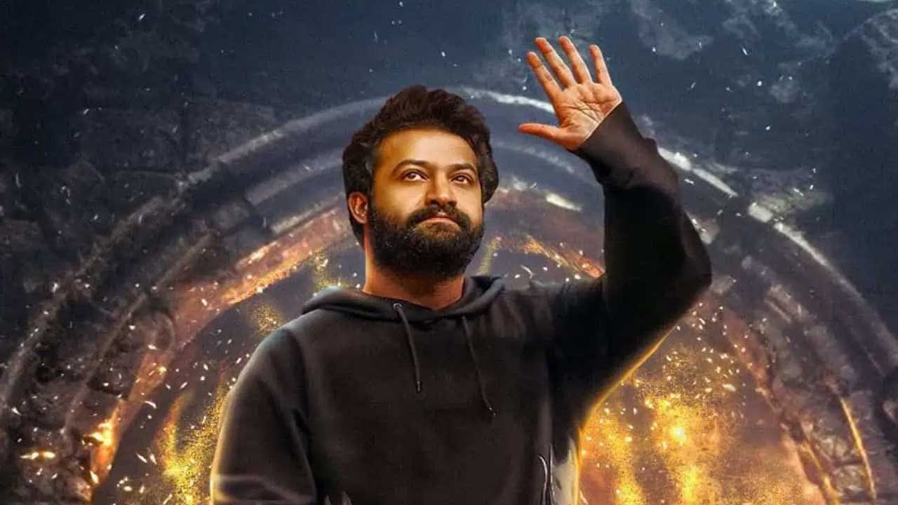 ఇప్పటి వరకు ఎంతో మంది హీరోయిన్లతో నటించిన ఈ హీరో, ఫేవరెట్ హీరోయిన్ మాత్రం నిత్యామీనన్ అంట. ఓ ఇంటర్వ్యూలో ఈ విషయాన్ని తానే స్వయంగా తెలిపారు.ఆమె సహజ నటన అంటే తనకు చాలా ఇష్టం అంట.