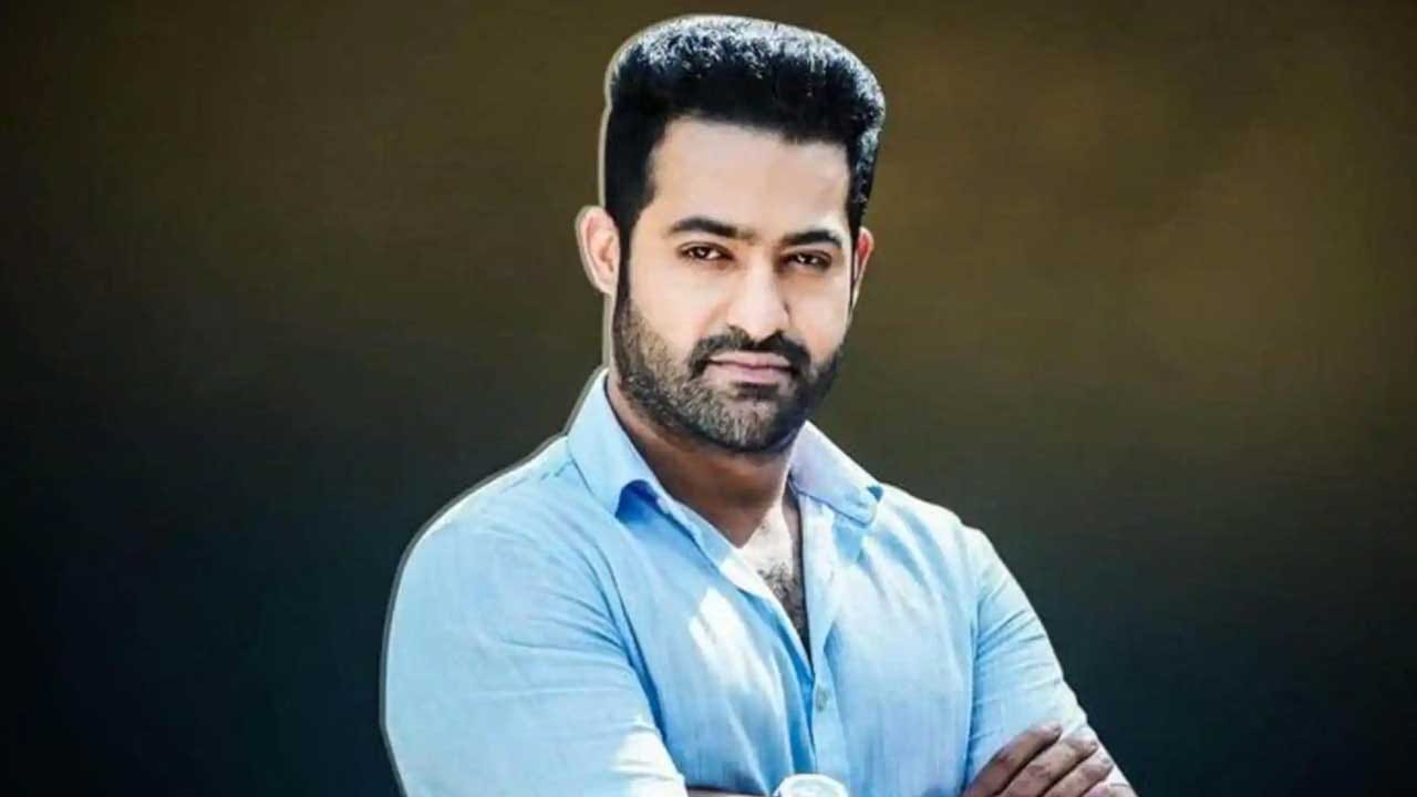 ఇక జూనియర్ ఎన్టీఆర్ , నిత్యామీనన్ కలిసి జనతా గ్యారేజ్ సినిమాలో కలిసి నటించిన విషయం తెలిసిందే. ప్రస్తుతం ఎన్టీ ఆర్ బాలీవుడ్ మూవీ వార్ తో ప్రేక్షకుల ముందుకు వస్తున్నాడు.