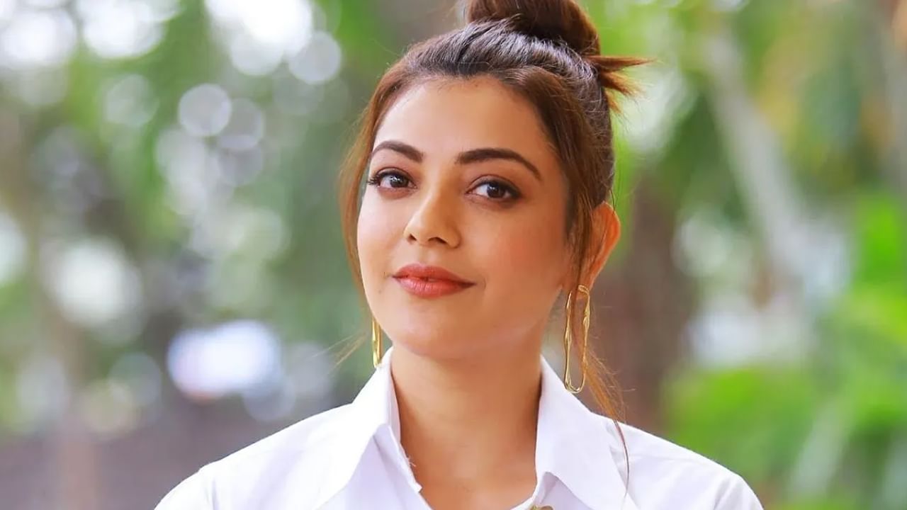 అయితే కాజల్ అగర్వాల్ ఇండస్ట్రీలో సీనియర్ హీరోల్లో చిరంజీవి, బాలకృష్ణ లతో కలిసి నటించిన విషయం తెలిసిందే. కానీ ఇప్పటి వరకు ఈ బ్యూటీ నాగార్జున, వెంకటేష్ తో కలిసి నటించలేదు. వెంకటేష్ సినిమాలో ఇప్పటి వరకు ఈ అమ్మడుకు అవకాశం రాలేదు. కానీ నాగార్జునతో రెండు సినిమాల్లో నటించే అవకాశం వచ్చినా కాజల్ మిస్ చేసుకుందంట.