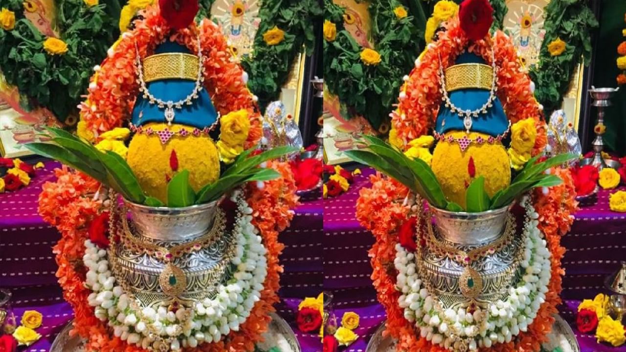 కలశాన్ని ఒక పాత్రతో ఏర్పాటు చేస్తాం. అది మట్టి కుండ కావచ్చు లేదా ఇత్తడి, కాంస్య, రాగి, వెండి లేదా బంగారం వంటి లోహాలతో చేసినది కావచ్చు. ఈ కుండ పవిత్ర జలంతో పాటు చిటికెడు పసుపు, లేదా పసుపు కొమ్ము, కుంకుమ, పువ్వులు, కొబ్బరికాయ, రాగి నాణెం, దర్భ గడ్డి వంటి ఇతర పవిత్రమైన పదార్థాలతో నింపబడి ఉంటుంది. కలశంపై మామిడి ఆకులను ఉంచుతారు. ఈ ఆకులపై ఒక కొబ్బరి కాయను పెడతారు.