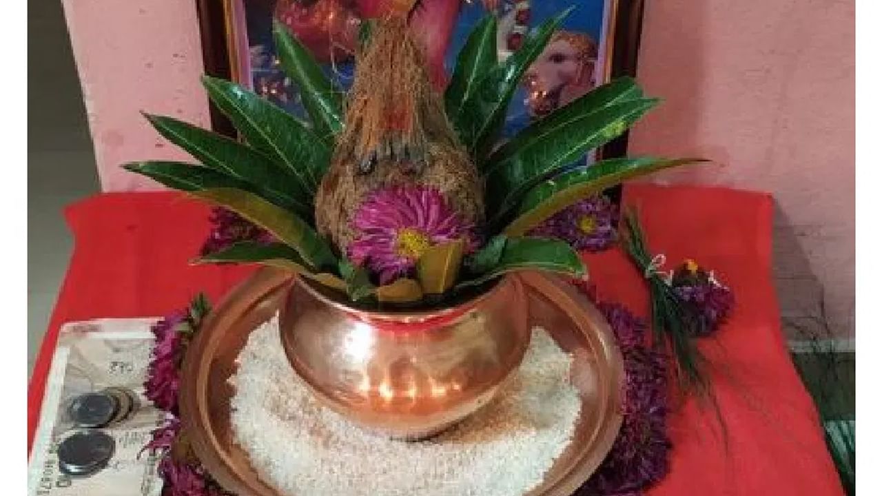 మనం రాగి పాత్రలను ఎందుకు ఉపయోగిస్తాము.. అన్ని లోహాలలో రాగి ఉత్తమమైనది. దీనికి ఉన్న ప్రత్యేక లక్షణాల కారణంగా రాగికి ప్రత్యేక స్థానం ఇవ్వబడింది. నీటిని రాగితో కలిపినప్పుడు.. ఒక రసాయన ప్రతిచర్య సంభవిస్తుందని, అనేక రకాల చర్మ వ్యాధులను నయం చేసే ఒక ప్రత్యేకమైన ద్రావణాన్ని ఉత్పత్తి చేస్తుందని శాస్త్రీయంగా నిరూపించబడింది.