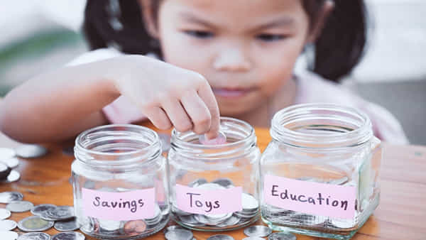 Savings Habit: పిల్లలకు పేదరికం అంటే తెలియకూడదా.. ఇప్పుడే వారికీ అలవాట్లు నేర్పండి..
