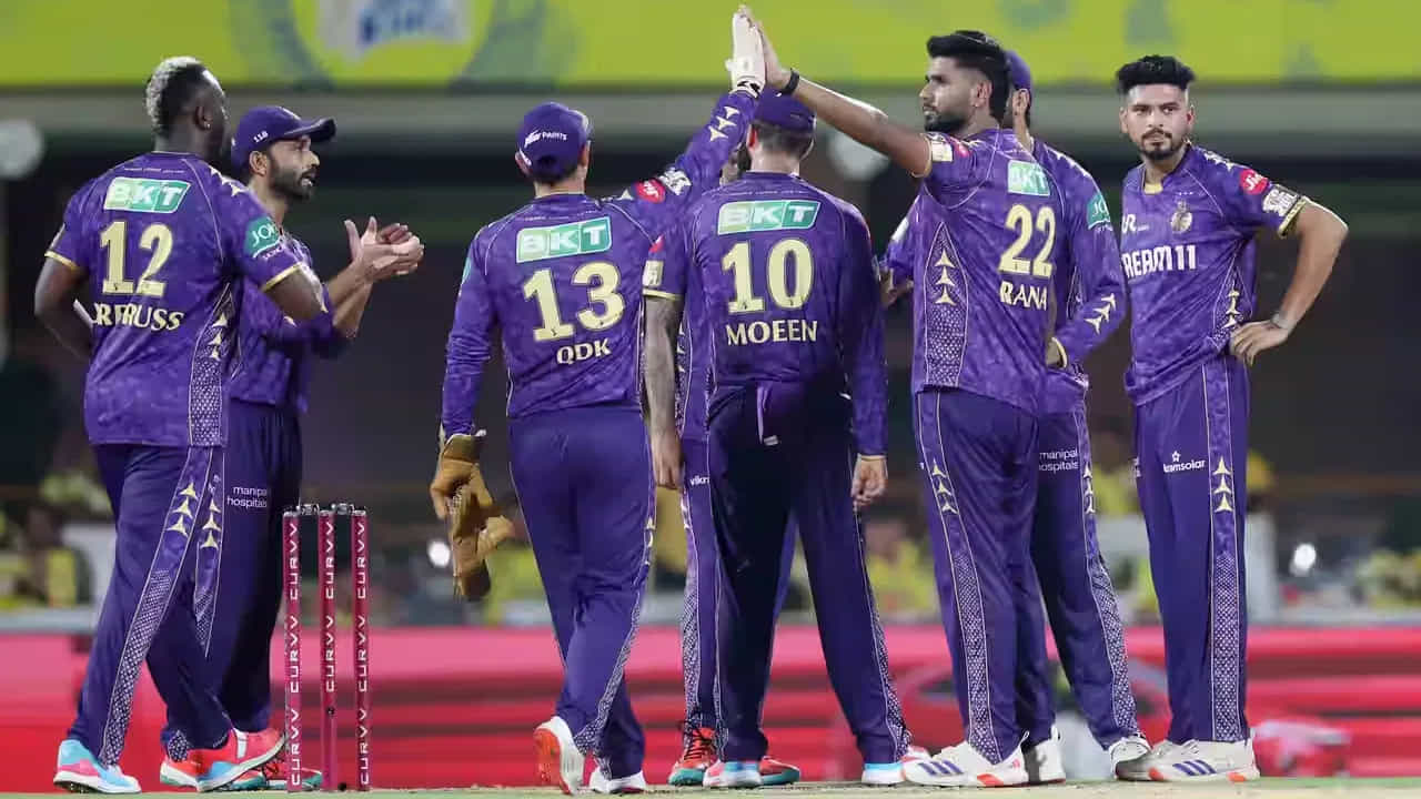 కోల్కతా నైట్ రైడర్స్: అజింక్య రహానే నేతృత్వంలోని కేకేఆర్ ఇప్పటివరకు ఆడిన 7 మ్యాచ్ల్లో 3 విజయాలు సాధించింది. మిగిలిన 7 మ్యాచ్ల్లో 5 గెలిస్తే, వారికి 16 పాయింట్లు లభిస్తాయి. ఈ విధంగా టాప్ 4లో చేరవచ్చు.