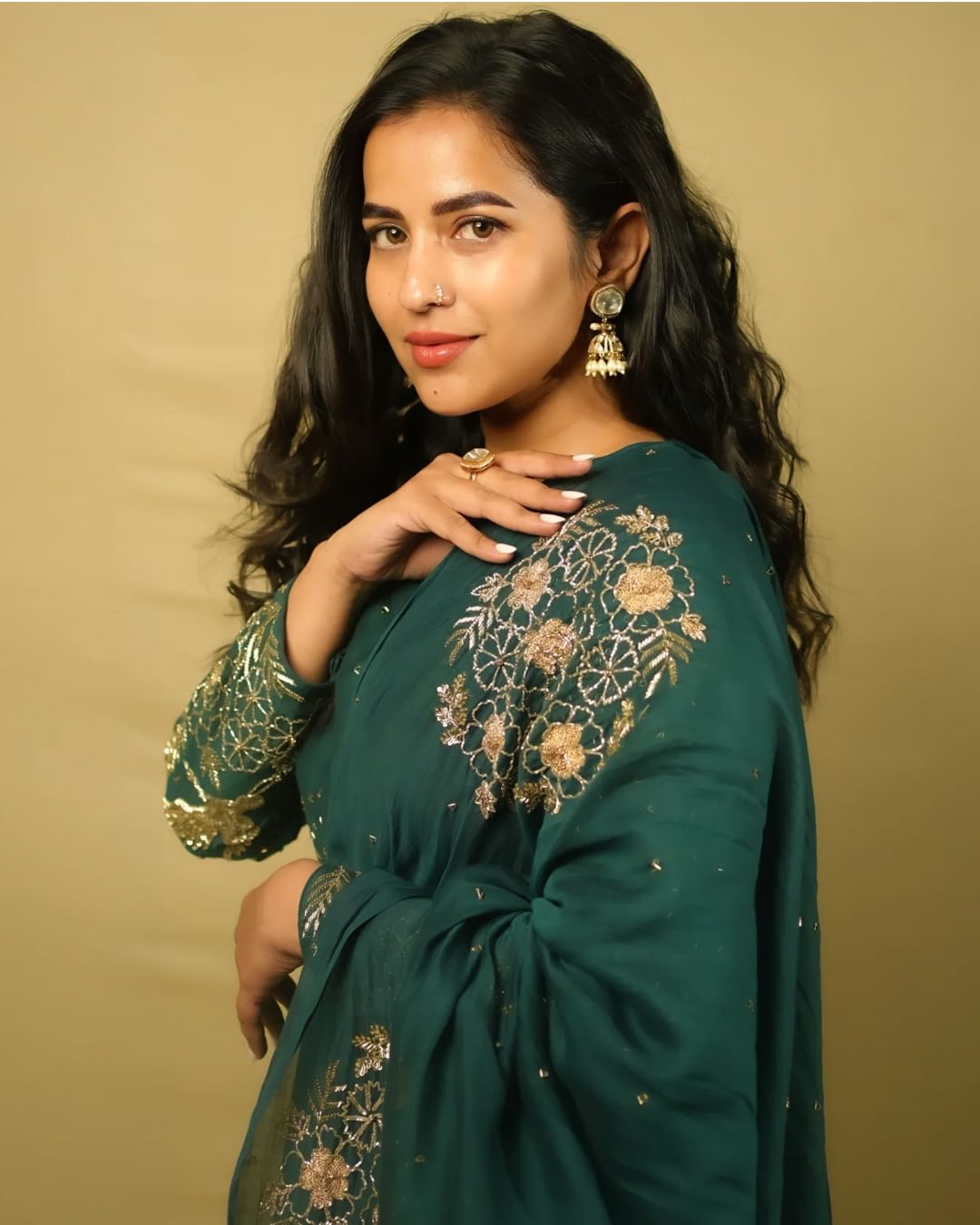 మైండ్ బ్లోయింగ్ స్టిల్స్ తో మత్తులోకి దింపుతున్న కోమలి ప్రసాద్