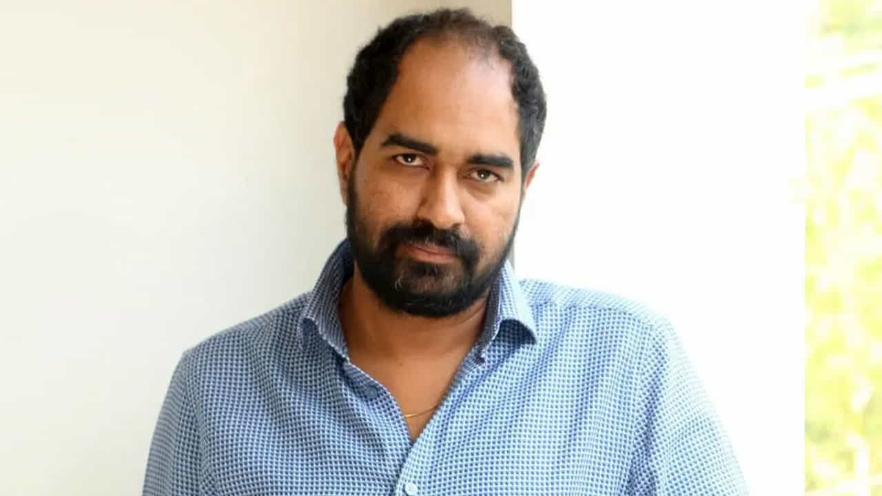 చాలా వేగంగా సినిమాలు తెరకెక్కిస్తారు అనే పేరు క్రిష్కు ఉంది ఇండస్ట్రీలో. అంతెందుకు హరిహర వీరమల్లు మొదలుపెట్టిన తర్వాత.. కరోనా పీక్స్లో ఉన్న సమయంలోనూ తక్కువ మంది టీంతో కొండపొలం సినిమాను 45 రోజుల్లోనే పూర్తి చేసారు క్రిష్.