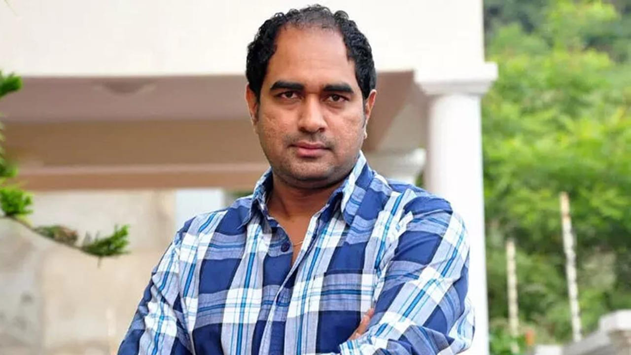 అలాంటి ట్రాక్ రికార్డ్ ఉన్న క్రిష్ ఈ మధ్య ఒక్క సినిమా కూడా టైమ్‌కు పూర్తి చేయట్లేదు. ఏ ముహూర్తంలో పవన్ కళ్యాణ్ హరిహర వీరమల్లు సినిమాను క్రిష్ ఒప్పుకున్నారో తెలియదు గానీ.. అప్పట్నుంచే ఆయన సినిమాలు టైమ్‌కు రావట్లేదు. 