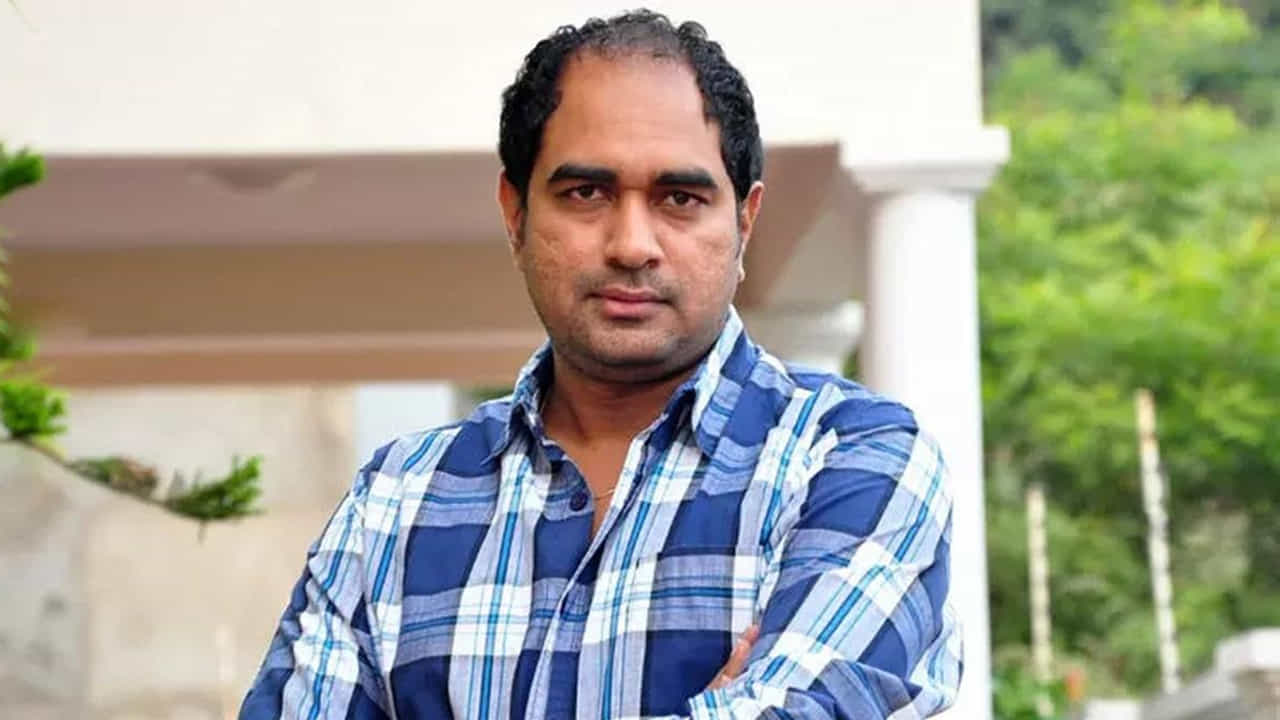 అలాంటి ట్రాక్ రికార్డ్ ఉన్న క్రిష్ ఈ మధ్య ఒక్క సినిమా కూడా టైమ్కు పూర్తి చేయట్లేదు. ఏ ముహూర్తంలో పవన్ కళ్యాణ్ హరిహర వీరమల్లు సినిమాను క్రిష్ ఒప్పుకున్నారో తెలియదు గానీ.. అప్పట్నుంచే ఆయన సినిమాలు టైమ్కు రావట్లేదు.