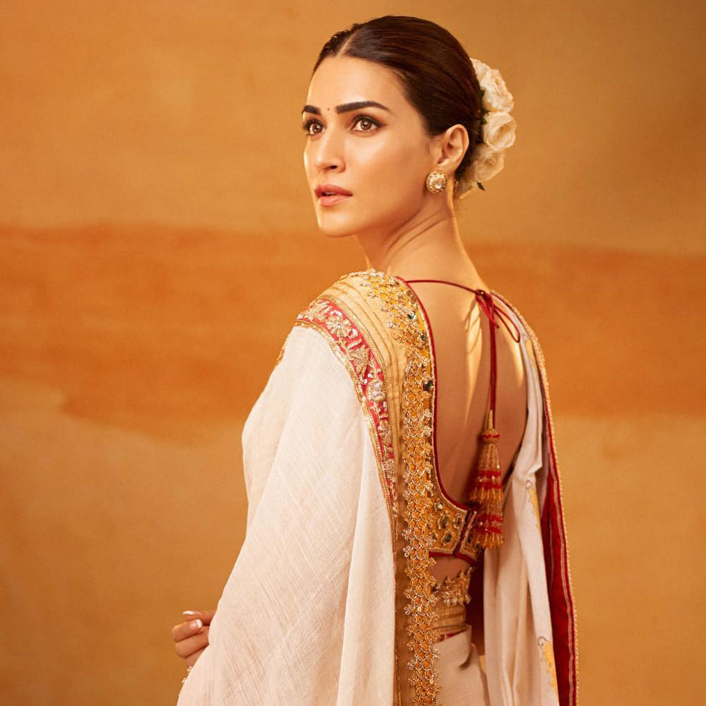 తెలుగులో మూడు సినిమాలు చేసిన కృతి సనన్‌, సాహోతో గ్రాండ్ ఎంట్రీ ఇచ్చిన శ్రద్ధా కపూర్‌ను టాలీవుడ్ ఆడియన్స్‌ అసలు గుర్తించనే లేదు. టాలీవుడ్‌తో రెగ్యులర్‌గా టచ్‌లోనే ఉన్న కియారా అద్వాని కూడా కమర్షియల్ సినిమాల్లోనే కనిపిస్తుండటంతో పెద్దగా పేరు రావటం లేదు. అందుకే ఈ బ్యూటీస్ అంతా నెక్ట్స్ ఛాన్స్ వస్తే తెలుగు మార్కెట్‌లో తామేంటో ప్రూవ్ చేసుకోవాలని ఎదురుచూస్తున్నారు.