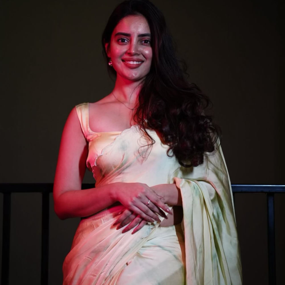 తెలుగమ్మాయి కుషిత ఇప్పుడిప్పుడే హీరోయిన్ గా అవకాశాలు అందుకుంటుంది. ఈ అమ్మడికి సోషల్ మీడియాలో విపరీతమైన ఫాలోయింగ్ ఉంది. ఆమె టిక్టాక్ వీడియోలు ఒకప్పుడు ట్రెండింగ్లో ఉండేవి, దీని ద్వారా ఆమె యువతలో బాగా పాపులర్ అయింది.