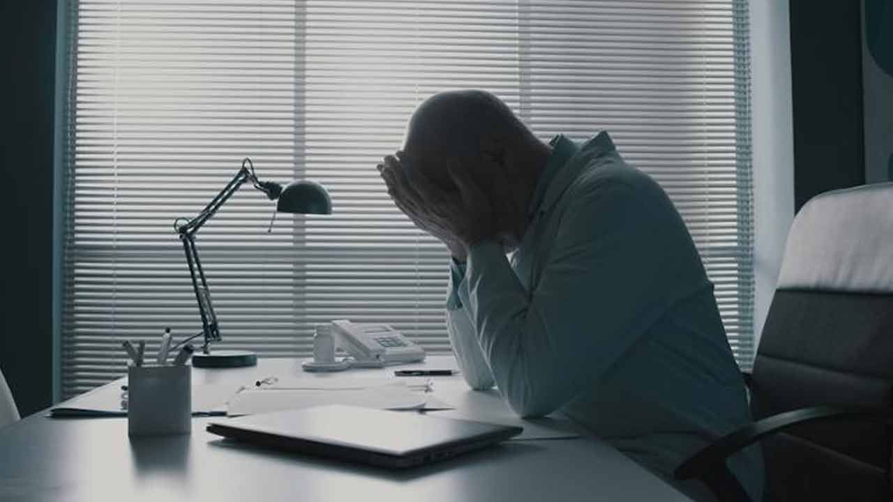 Husband: రక్షించండి మహాప్రభో.. నా భార్య, బావమరిది చంపేస్తామంటున్నారు.. రైల్వే ఉద్యోగి ఆవేదన