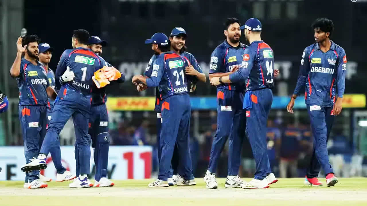 లక్నో సూపర్ జెయింట్స్: రిషబ్ పంత్ నేతృత్వంలోని లక్నో సూపర్ జెయింట్స్ జట్టు ఆడిన 7 మ్యాచ్ల్లో 4 విజయాలు సాధించింది. మిగిలిన 7 మ్యాచ్ల్లో 4 గెలిస్తే, వారు 16 పాయింట్లతో ప్లేఆఫ్కు చేరుకుంటారు.