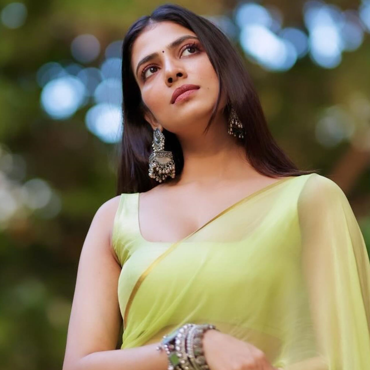 హీరోయిన్‌ అంటే ఇలా ఉండాలి. ఇలా ఉండకూడదని రూల్స్ ఏమైనా ఉన్నాయా? అంటే.. యస్‌ ఉన్నాయి. కాకపోతే ఆ రూల్స్ కి బుక్‌ ఉండదు. ఆయా ఇండస్ట్రీ జనాల అభిరుచులను బట్టి రూల్స్ మారుతూ ఉంటాయని అంటున్నారు మాళవిక. ఇంతకీ ఈ మలయాళ భామ ఏం చెప్పాలనుకుంటున్నట్టు... 