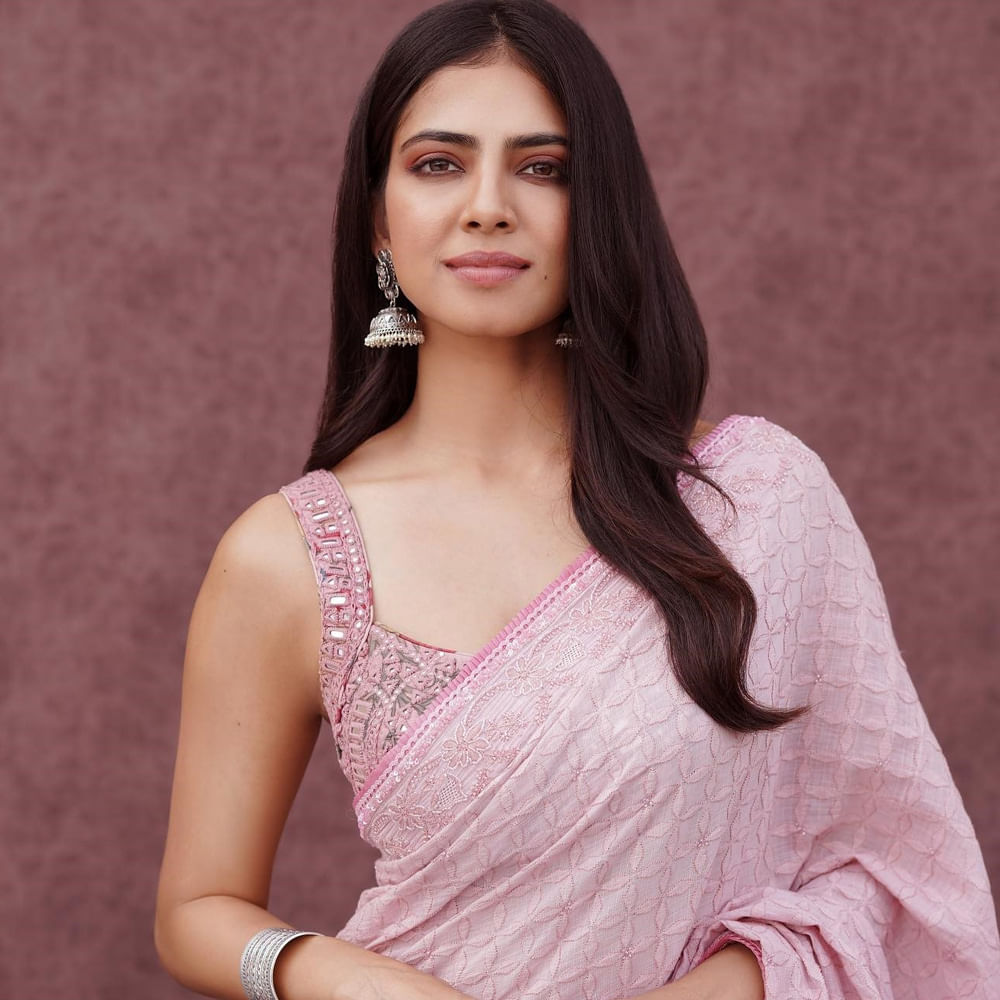 ఫిట్‌గా, ఆరోగ్యంగా ఉండటమే అందానికి అసలైన నిర్వచనం అని తాను అర్థం చేసుకున్నానని చెప్పారు. రాజాసాబ్‌తో టాలీవుడ్‌కి ఎంట్రీ ఇస్తున్నారు మాళవికదక్షిణాది హీరోయిన్లు నాభి మీద ఎక్కువ దృష్టిపెడతారని, వాళ్లు పోస్ట్ చేసే ఫొటోలు కూడా అలాగే ఉంటాయని స్టేట్‌మెంట్‌ ఇచ్చారు మాళవిక. 