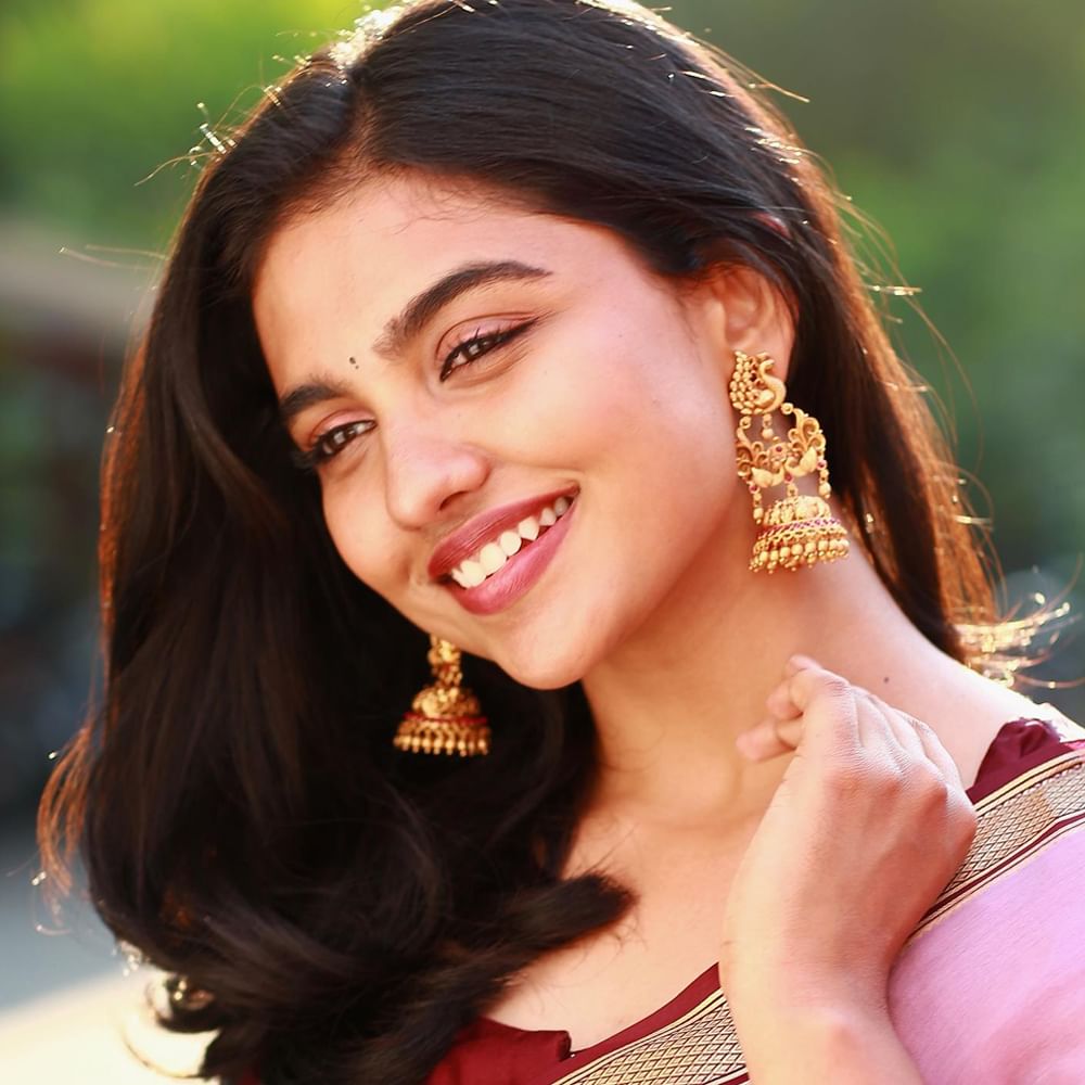ప్రేమలు సినిమాకు రూ.30 లక్షలు పారితోషికం తీసుకుందట మమితా... ఆ సినిమా సూపర్ హిట్ కావడంతో తన రెమ్యునరేషన్ రూ.50 లక్షలు చేసిందని సమాచారం. అలాగే ఇప్పుడు తమిళంలో ఆఫర్స్ అందుకుంటుంది మమితా.