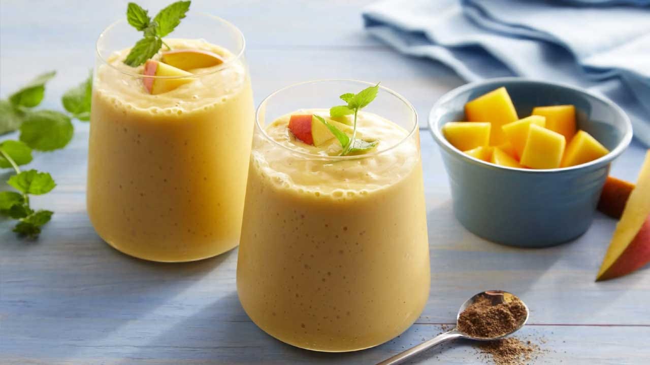  సమ్మర్‌లో బయటకు వెళ్లకుండా, ఇంట్లోనే కూల్ కూల్‌గా చల్ల చల్లని మ్యాంగో లస్సీ ఎలా తయారు చేసుకోని తాగండి. దీంతో మీ దాహం తీరడమే కాకుండా చాలా కూల్‌గా ఉంటారు. మరి అది ఎలా తయారు చేయాలో ఇప్పుడు వివరంగా తెలుసుకుందాం.