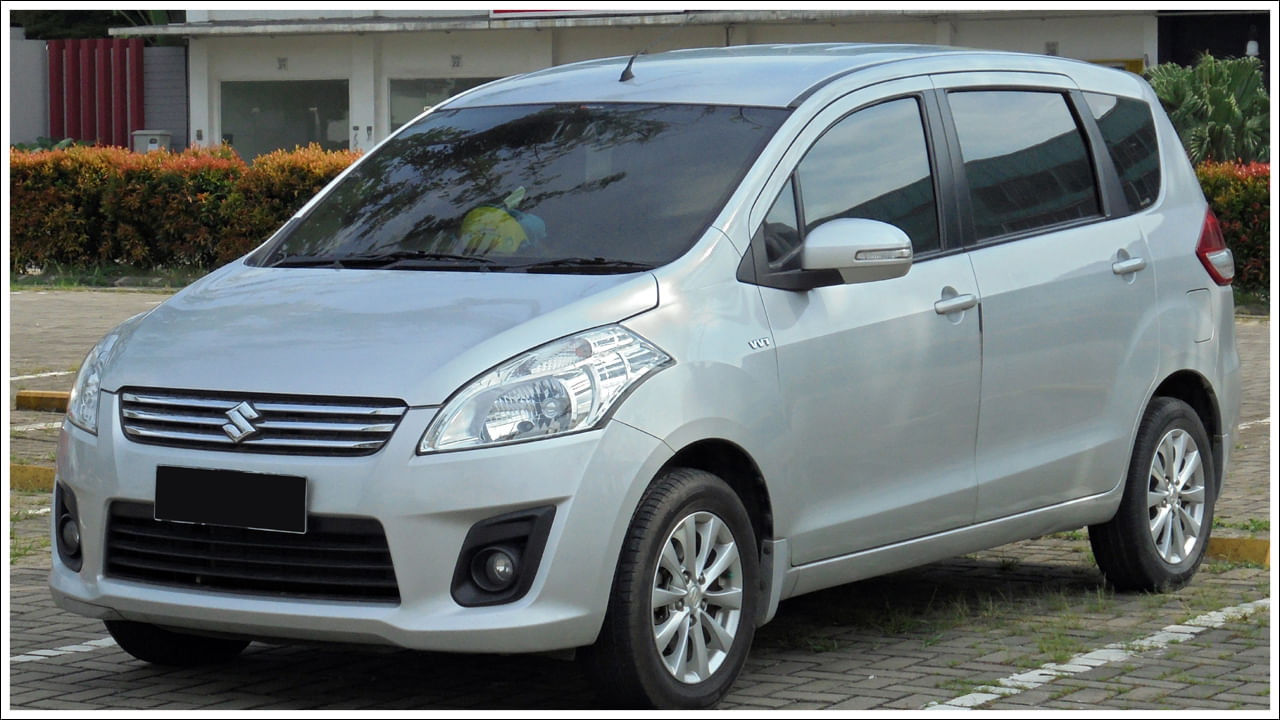 మారుతి సుజుకి ఎర్టిగా: ఫిబ్రవరి 2025లో మారుతి సుజుకి కాంపాక్ట్ MPV ఎర్టిగా, మహీంద్రా స్కార్పియోను అధిగమించి అత్యధికంగా అమ్ముడైన 7-సీట్ల ప్యాసింజర్ కారుగా నిలిచింది. అయినప్పటికీ దాని అమ్మకాలు స్వల్పంగా తగ్గాయి. ఫిబ్రవరి 2025లో 14,868 యూనిట్ల ఎర్టిగా అమ్ముడయ్యాయి. ఇది ఫిబ్రవరి 2024లో 15,519 యూనిట్లతో పోలిస్తే 4 శాతం తగ్గుదల.