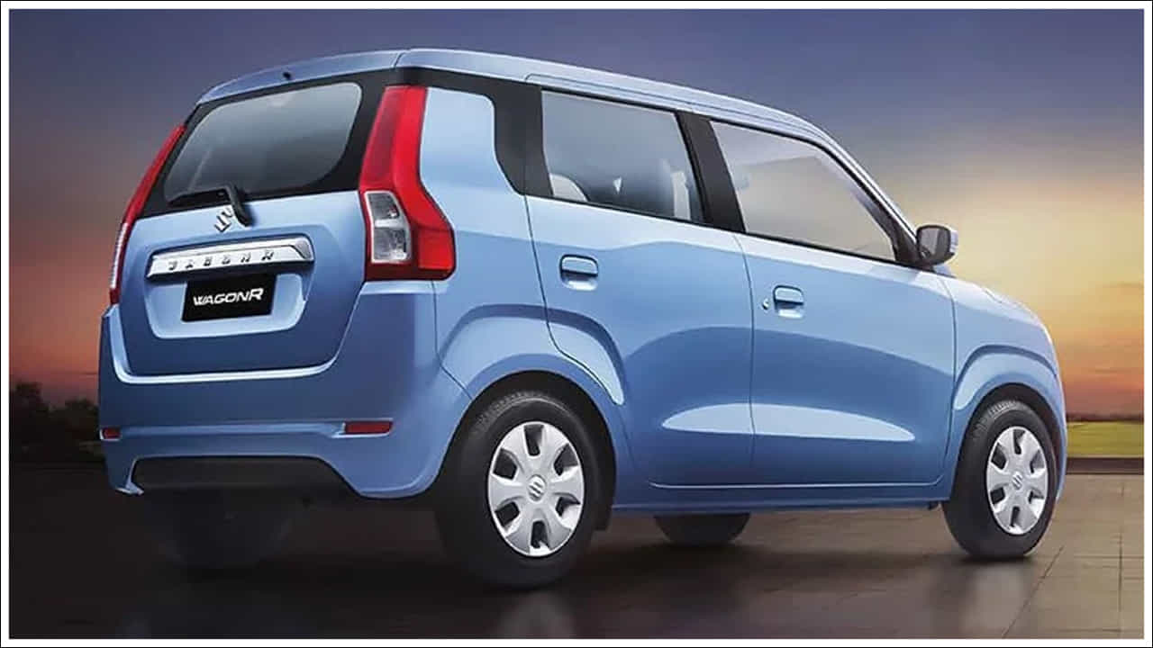 ఫీచర్స్ పరంగా చూస్తే.. WagonR ఇది 7-అంగుళాల టచ్స్క్రీన్, ఎలక్ట్రిక్ ORVMలు, స్టీరింగ్-మౌంటెడ్ నియంత్రణలు వంటి ప్రాథమిక ఫీచర్స్తో ఉంటుంది. దీనితో పాటు ABS, EBD, స్పీడ్-సెన్సిటివ్ ఆటో డోర్ లాక్, రియర్ పార్కింగ్ సెన్సార్, హిల్ హోల్డ్ అసిస్ట్ వంటి భద్రతా ఫీచర్స్ కూడా ఇందులో ఉన్నాయి.