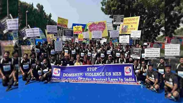 Men Satyagraha: మాకూ రక్షణ కల్పించండి మహాప్రభు.. దేశ రాజధానిలో రోడ్డెక్కిన పురుషులు..!